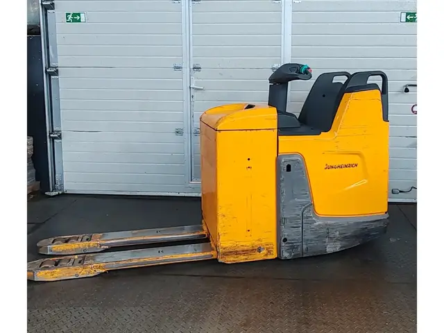 Jungheinrich ERE 225 2t/ batt2023 — Elektrohubwagen — gebraucht kaufen | 123Machinery