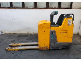 Jungheinrich ERE 225 batt2025/ 2t — Foto 1