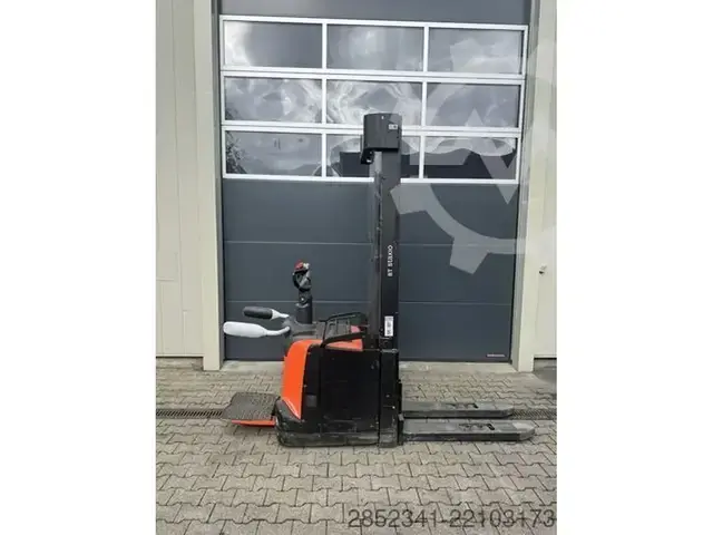 Toyota SPE140L mit Initialhub (2 St) — Hochhubwagen — gebraucht kaufen | 123Machinery