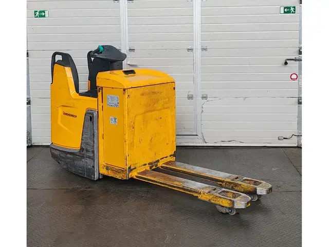 Jungheinrich ERE 225 batt2025/ 2t res HPj — Elektrohubwagen — gebraucht kaufen | 123Machinery