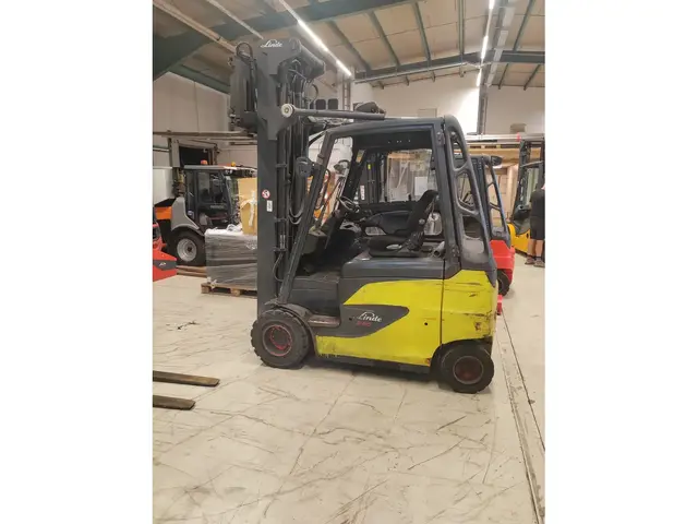 Linde E30/600H(387) Batt2022 BJ — Elektrostapler — gebraucht kaufen | 123Machinery