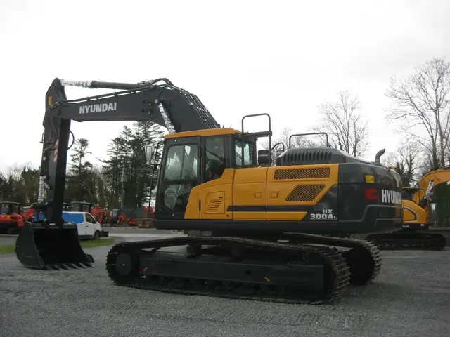 Hyundai HX300AL — Kettenbagger — vorführgerät kaufen | 123Machinery