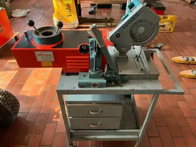 Aeroquip GT 9045 Schlauchpresse mit Zubehör — Hydraulikpressen — gebraucht kaufen | 123Machinery