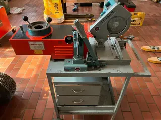 Aeroquip GT 9045 Schlauchpresse mit Zubehör — Hydraulikpressen — gebraucht kaufen | 123Machinery