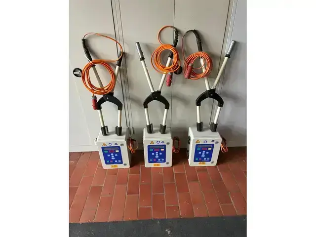 Fuhrmann FBT 2000 Betäubungszange Schwein, 3 Stück + 4 Trafos — Schlachthofausrüstungen — gebraucht kaufen | 123Machinery