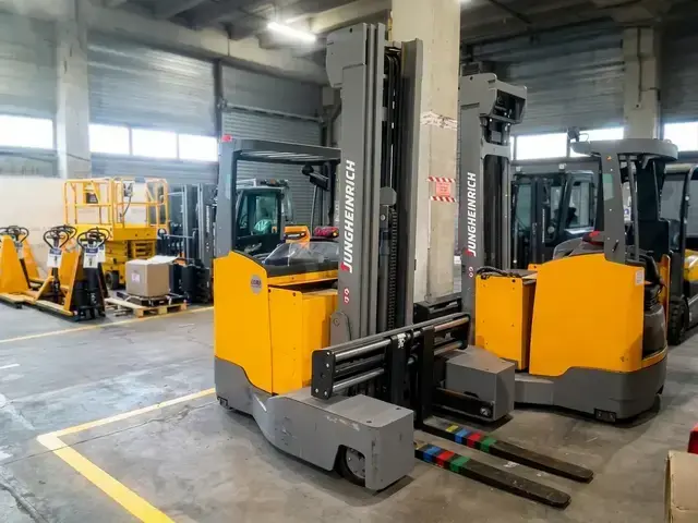 Jungheinrich ETV-Q 25 lion/ 6.8m — 4-Wege-Schubmaststapler — gebraucht kaufen | 123Machinery