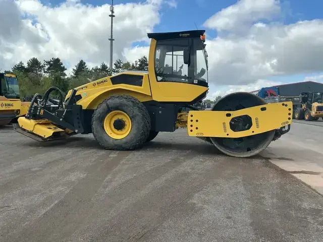 BOMAG BW 213 DH-5 — Walzenzüge — gebraucht kaufen | 123Machinery