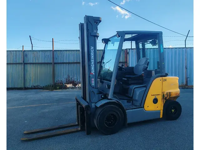 Jungheinrich DFG 425s 5.5m/ 4v/ 4371mh — Dieselstapler — gebraucht kaufen | 123Machinery