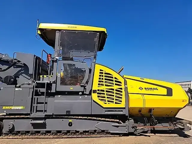 BOMAG BMF 2500S — Asphaltfertiger — gebraucht kaufen | 123Machinery
