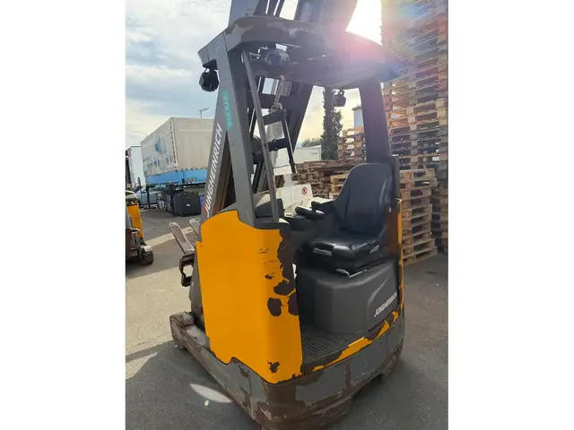 Jungheinrich ETV 214 — Schubmaststapler — gebraucht kaufen | 123Machinery