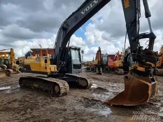 Volvo 349 EC220D L — Kettenbagger — gebraucht kaufen | 123Machinery