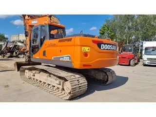 Doosan 349 DX225LC — Kettenbagger — gebraucht kaufen | 123Machinery