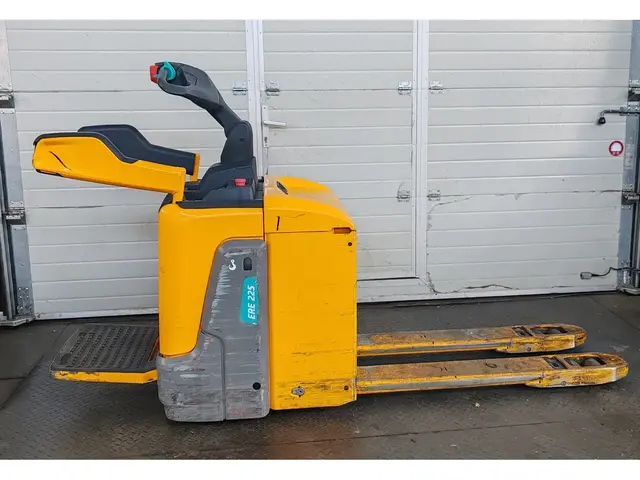 Jungheinrich ERE 225 KP — Elektrohubwagen — gebraucht kaufen | 123Machinery