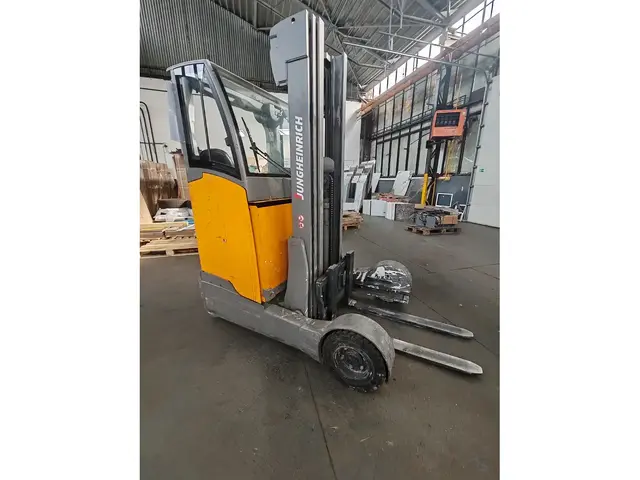 Jungheinrich ETV C16 / 2021y/ 5.6m/ 2452mh — Schubmaststapler — gebraucht kaufen | 123Machinery