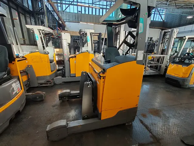 Jungheinrich ETV 214 3972mh/ li-ion/ 9m — Schubmaststapler — gebraucht kaufen | 123Machinery