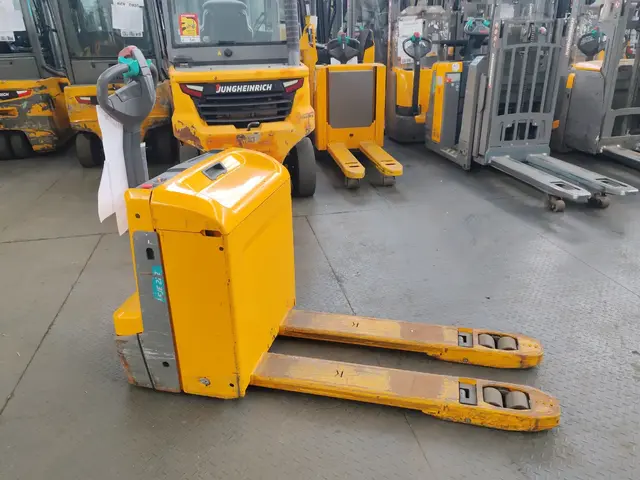 Jungheinrich EJE 222 — Elektrohubwagen — gebraucht kaufen | 123Machinery