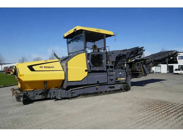 BOMAG BMF 2500S S Flexmix — Asphaltfertiger — gebraucht kaufen | 123Machinery