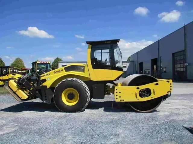 BOMAG BW 213 BVC+P-5 — Walzenzüge — gebraucht kaufen | 123Machinery