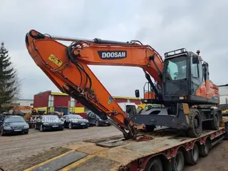 Doosan 315 DX210W — Mobilbagger — gebraucht kaufen | 123Machinery