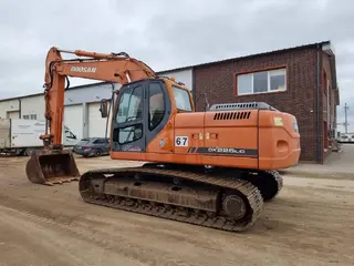 Doosan 315 DX225LC — Kettenbagger — gebraucht kaufen | 123Machinery